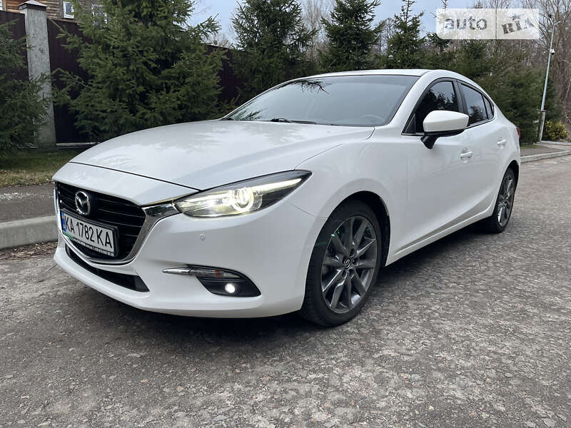 Седан Mazda 3 2018 в Киеве