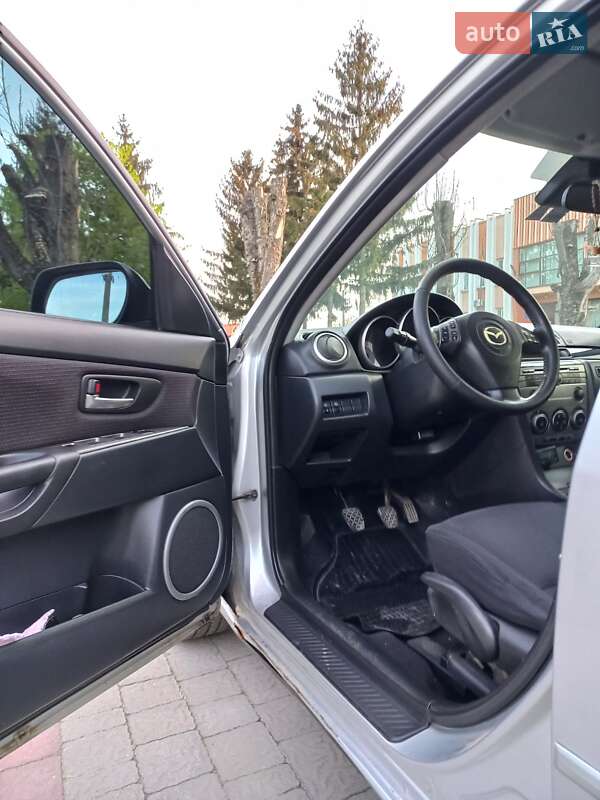 Седан Mazda 3 2007 в Ужгороді