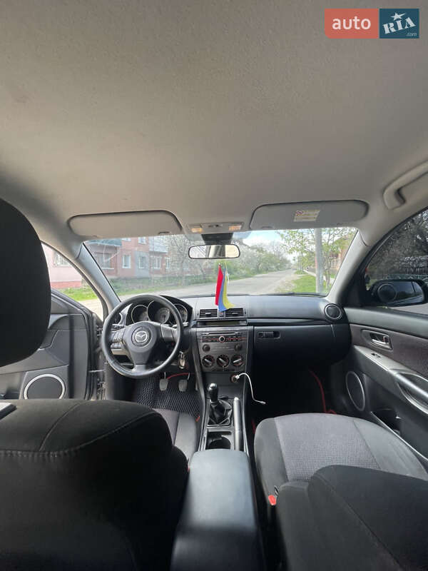 Хэтчбек Mazda 3 2006 в Знаменке