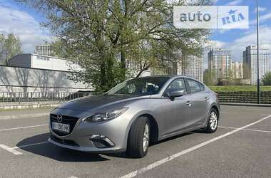 Седан Mazda 3 2015 в Киеве