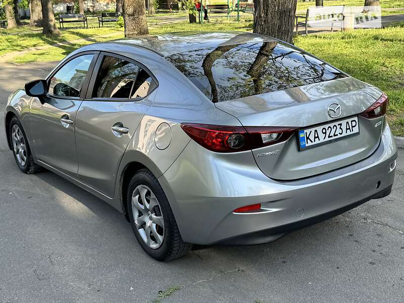 Седан Mazda 3 2016 в Каменском