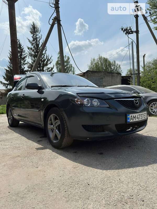 Седан Mazda 3 2005 в Чуднове