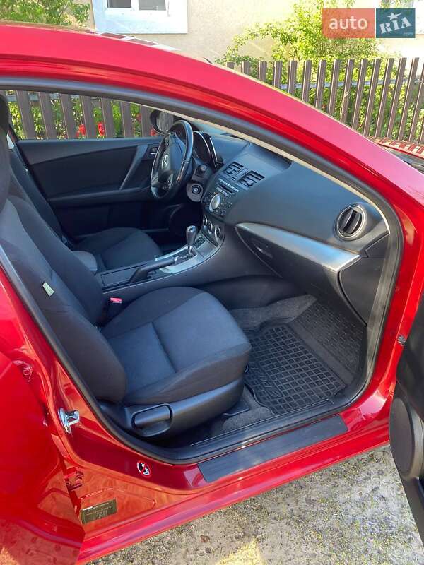 Седан Mazda 3 2010 в Чернигове