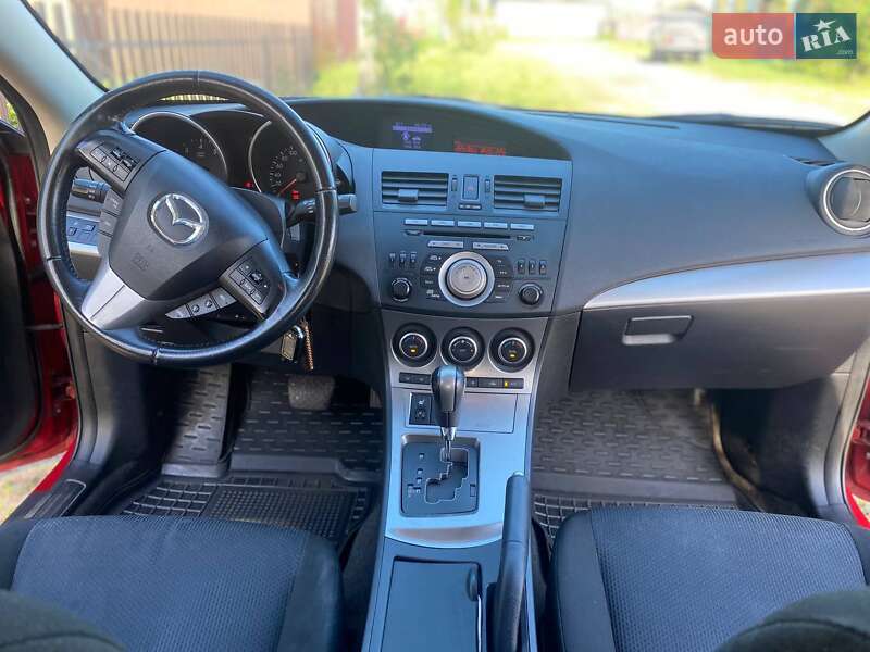Седан Mazda 3 2010 в Чернигове