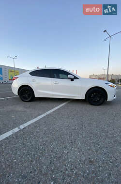 Седан Mazda 3 2018 в Чернівцях