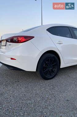 Седан Mazda 3 2018 в Чернівцях