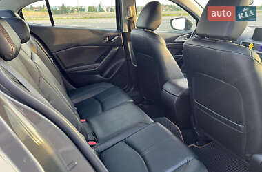 Седан Mazda 3 2017 в Львове