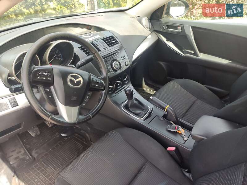 Седан Mazda 3 2012 в Виннице