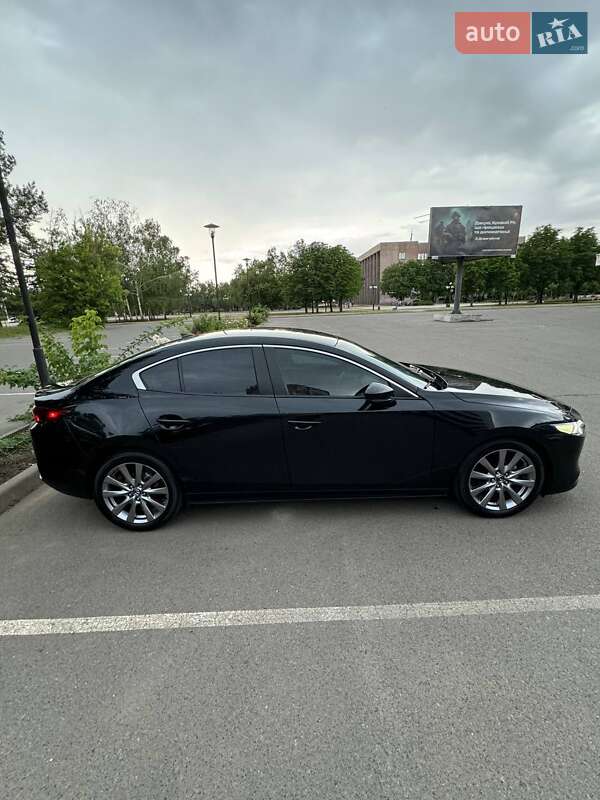 Седан Mazda 3 2019 в Кривом Роге