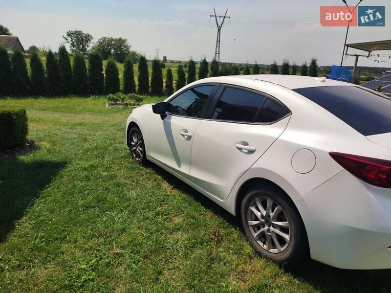 Седан Mazda 3 2015 в Рівному
