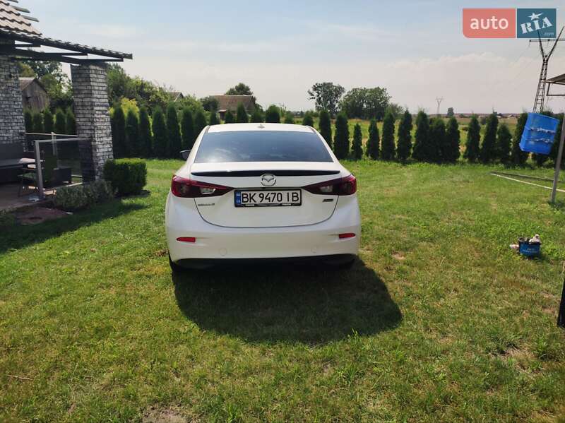 Седан Mazda 3 2015 в Рівному