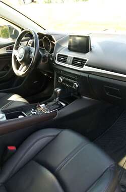 Седан Mazda 3 2016 в Днепре