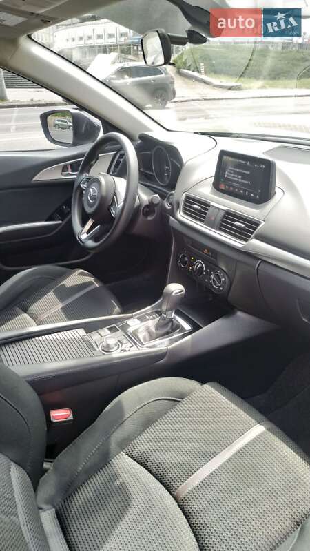 Седан Mazda 3 2016 в Днепре