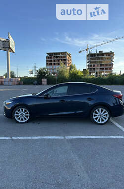 Седан Mazda 3 2017 в Ужгороді