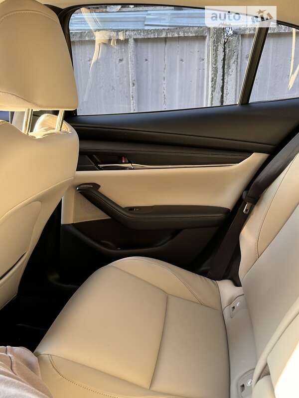 Седан Mazda 3 2019 в Львові