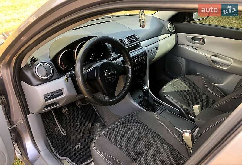 Хэтчбек Mazda 3 2004 в Врадиевке