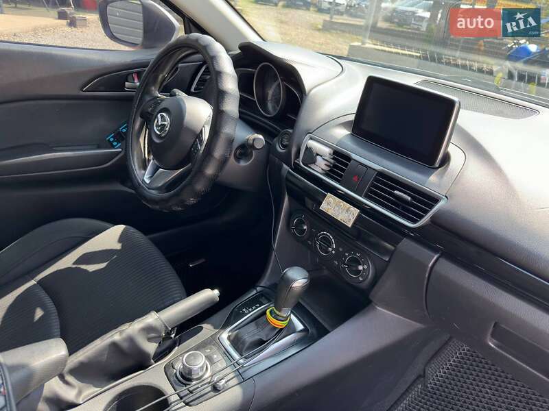 Седан Mazda 3 2016 в Одесі