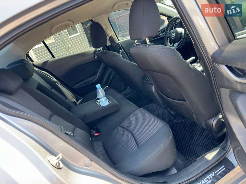 Седан Mazda 3 2016 в Одесі