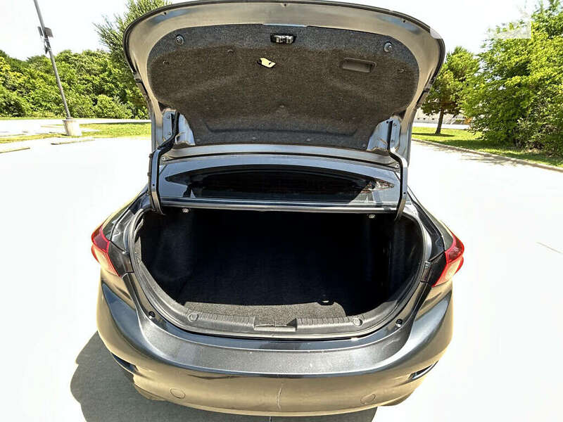 Седан Mazda 3 2014 в Львові