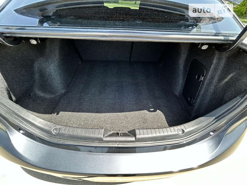 Седан Mazda 3 2014 в Львові