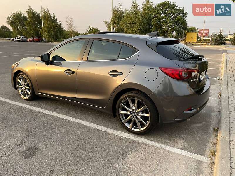 Хэтчбек Mazda 3 2017 в Запорожье
