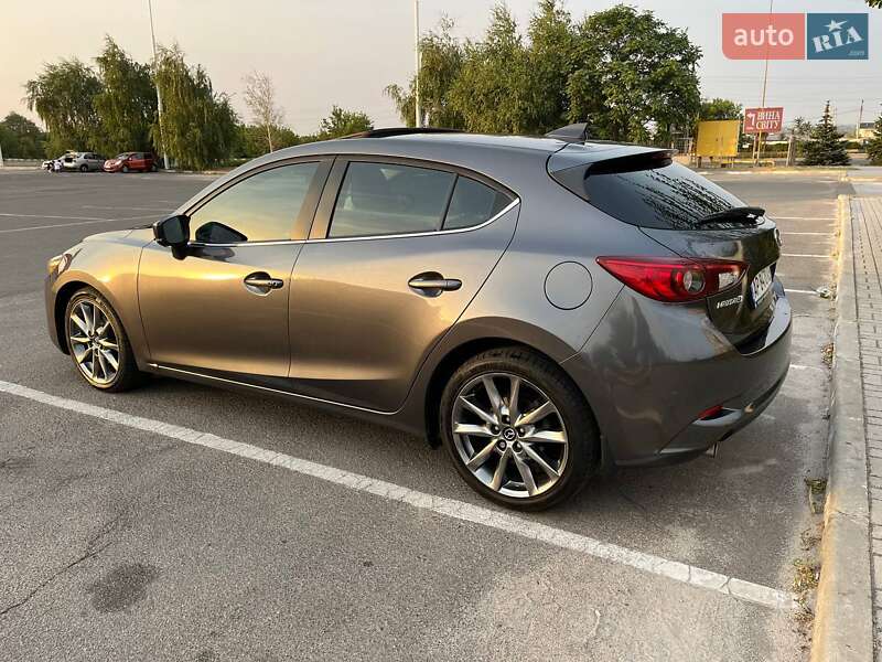 Хэтчбек Mazda 3 2017 в Запорожье