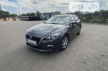 Седан Mazda 3 2016 в Киеве