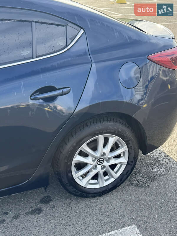 Седан Mazda 3 2016 в Киеве