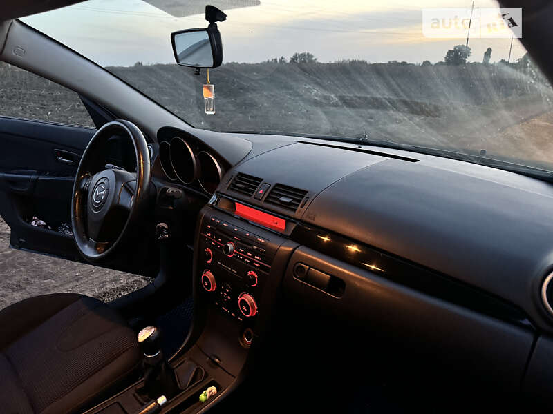Хетчбек Mazda 3 2003 в Миколаєві