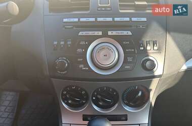 Седан Mazda 3 2010 в 