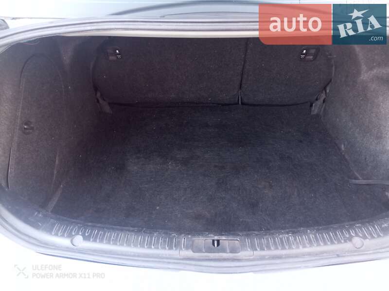 Седан Mazda 3 2006 в Умани