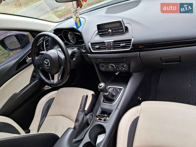 Седан Mazda 3 2016 в Полтаве
