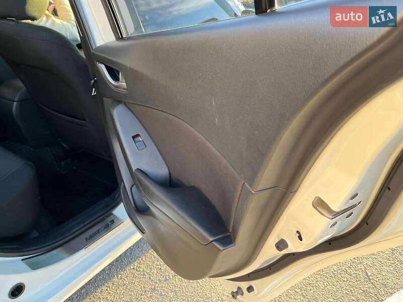Седан Mazda 3 2014 в Виннице
