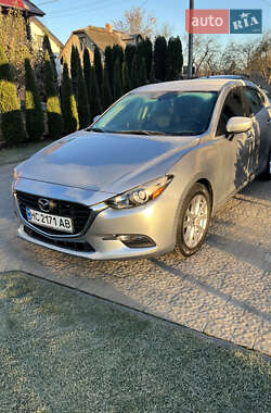 Седан Mazda 3 2016 в Скнилове