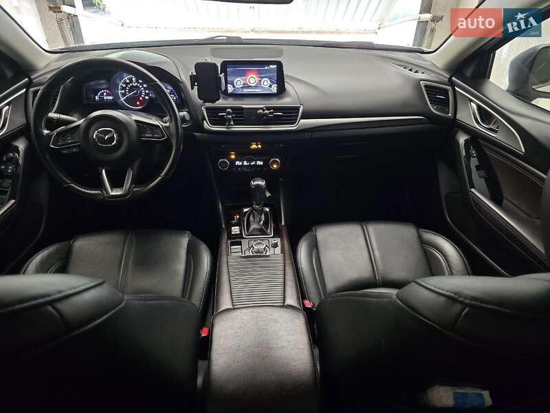 Седан Mazda 3 2017 в Киеве