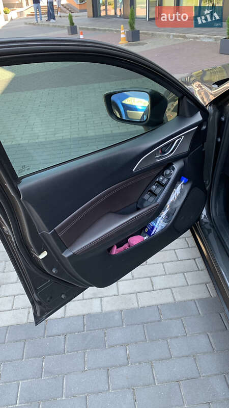 Седан Mazda 3 2017 в Луцьку