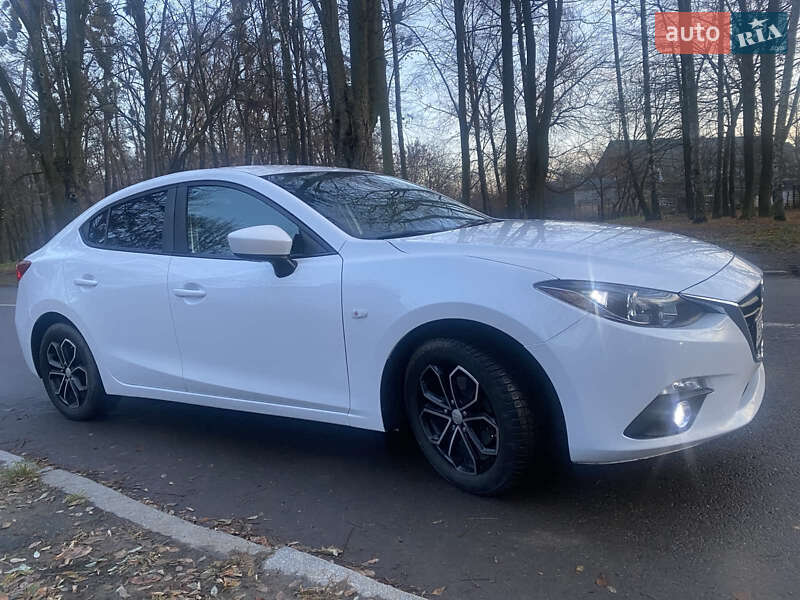 Седан Mazda 3 2016 в Черновцах
