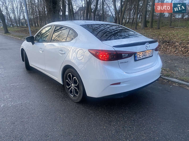 Седан Mazda 3 2016 в Черновцах