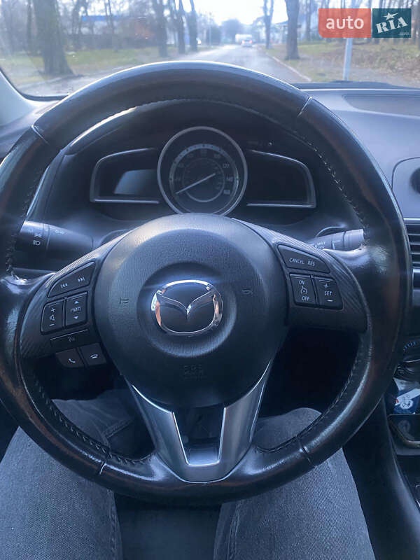 Седан Mazda 3 2016 в Черновцах