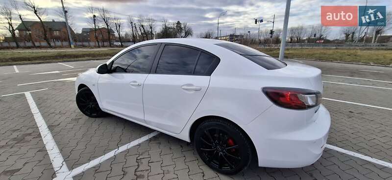 Седан Mazda 3 2012 в Киеве