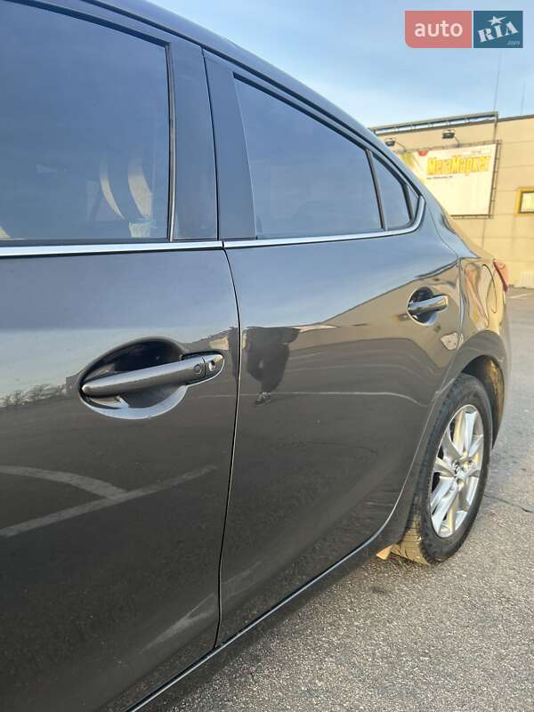 Седан Mazda 3 2013 в Киеве