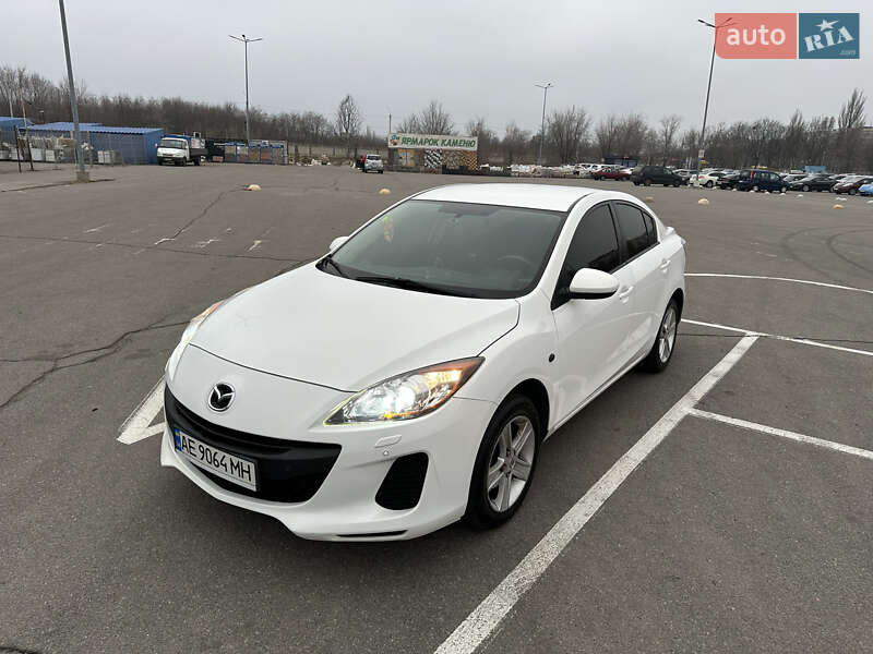 Седан Mazda 3 2011 в Днепре