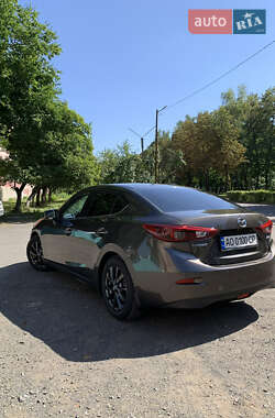 Седан Mazda 3 2016 в Мукачевому