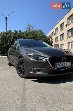 Седан Mazda 3 2016 в Мукачевому