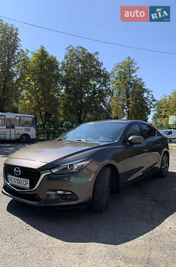 Седан Mazda 3 2016 в Мукачевому