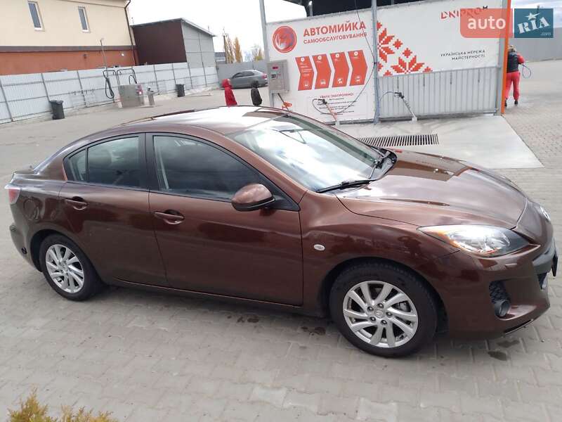 Седан Mazda 3 2011 в Шевченково