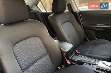 Седан Mazda 3 2004 в 