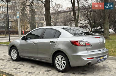 Седан Mazda 3 2011 в Дніпрі