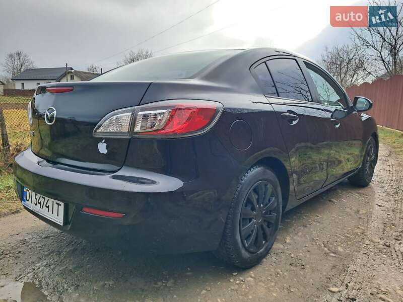 Седан Mazda 3 2011 в Ивано-Франковске