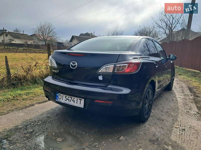 Седан Mazda 3 2011 в Ивано-Франковске